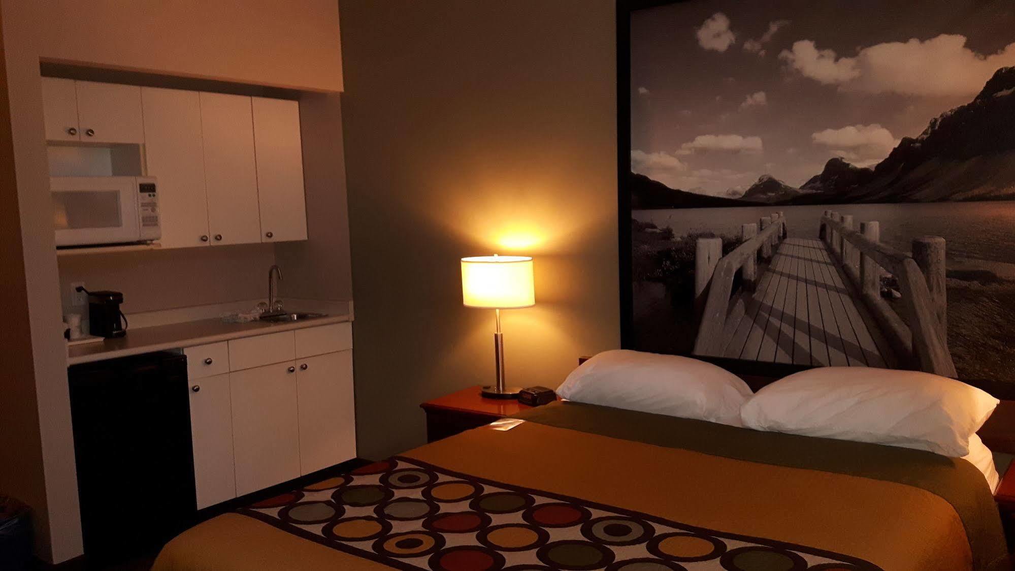 Super 8 By Wyndham 2* Cochrane