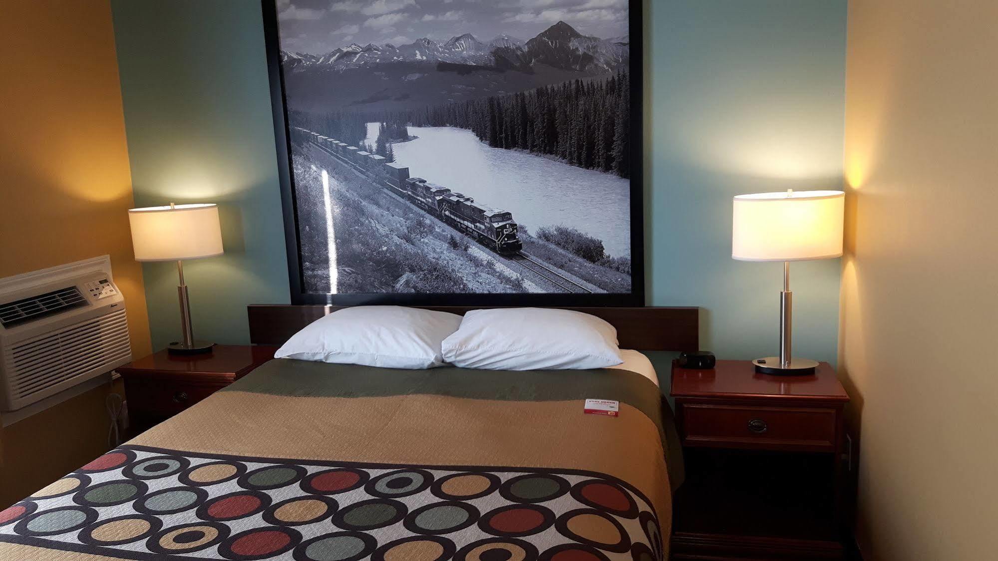 Super 8 By Wyndham Hotel Cochrane